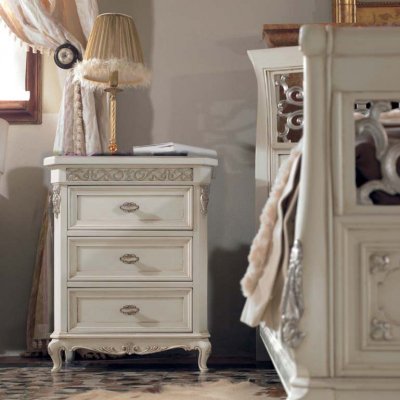  VILLA -  włoska drewniana szafka nocna  z nacięciem  na ramię